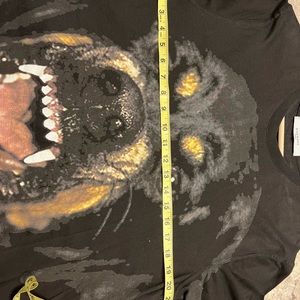 Mens size xs but it oversized like m Uesd condition size see the picture